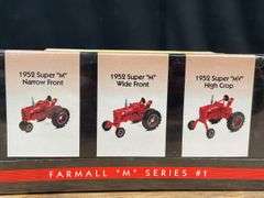 1/64 Farmall M Set NIB Ertl