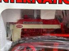 1/16 IH T-340 Crawler NIB Ertl