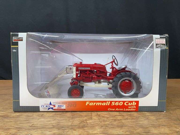 1/16 Farmall 560 Cub w/Loader 2013 Pork Expo NIB SC image