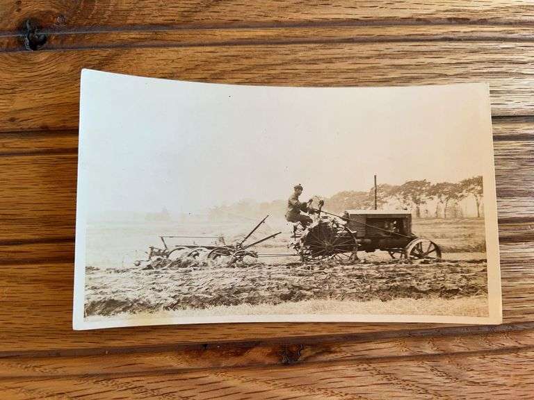 Wallace Tractor Photo image