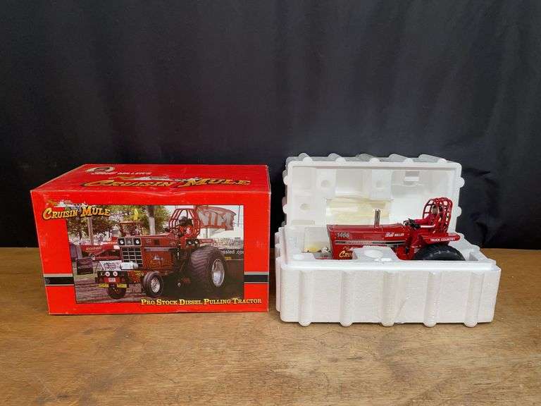 1/16 IH 1466 Cruisin Mule Pulling Tractor NIB SC image