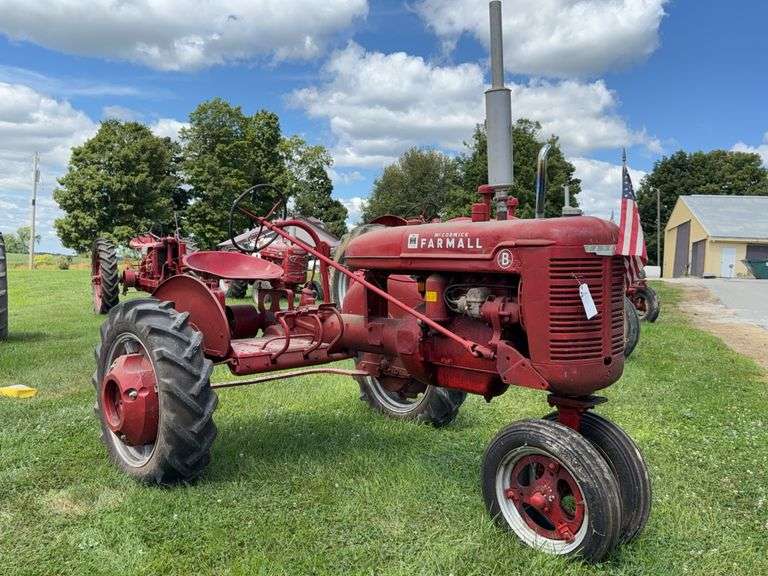 Farmall B image
