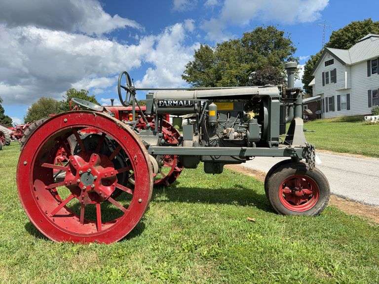 Farmall Regular image