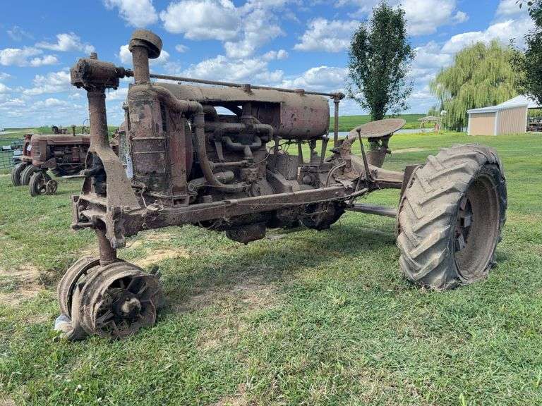Farmall F-20 image