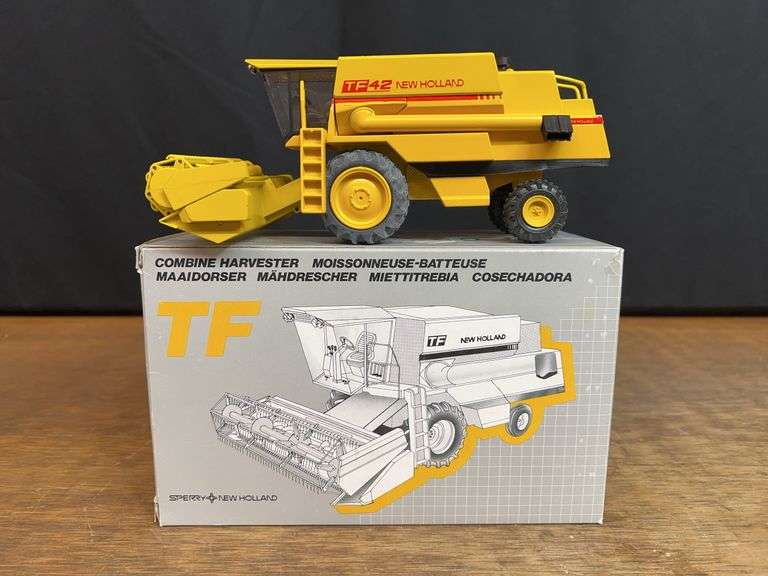 1/43 New Holland TF-42 Combine NIB NZG image