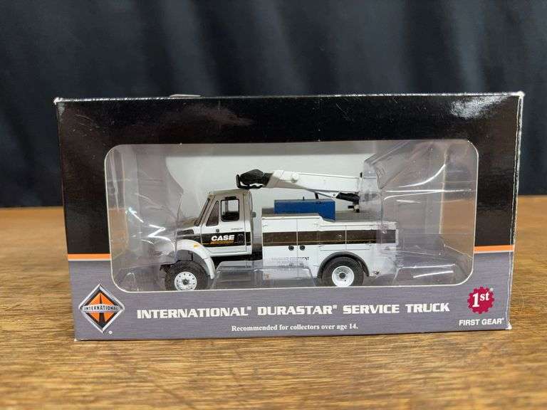 1/50 Case Construction Service Truck NIB 1st Gear image