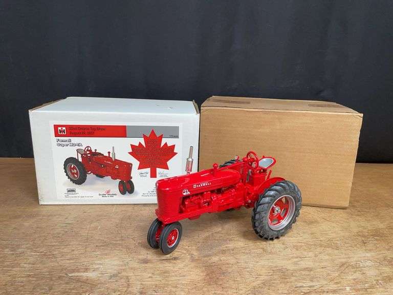 1/16 Farmall Super MD-TA 2007 Ontario NIB SM image