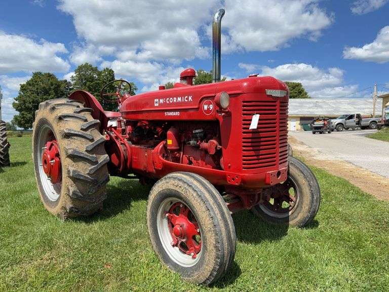 Farmall W-9 image