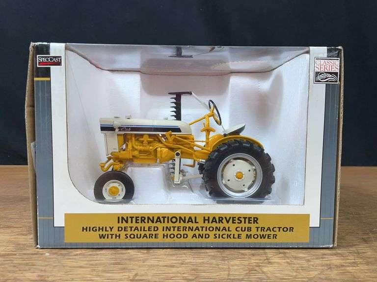 1/16 IH Cub w/Mower 2012 Iowa FFA NIB SC image