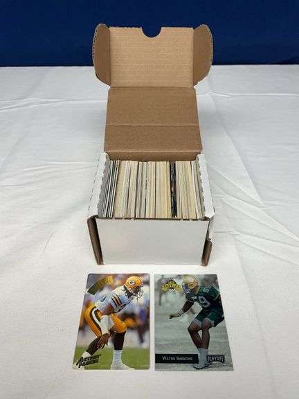 200 ct. Box of Green Bay Packers Football Cards image