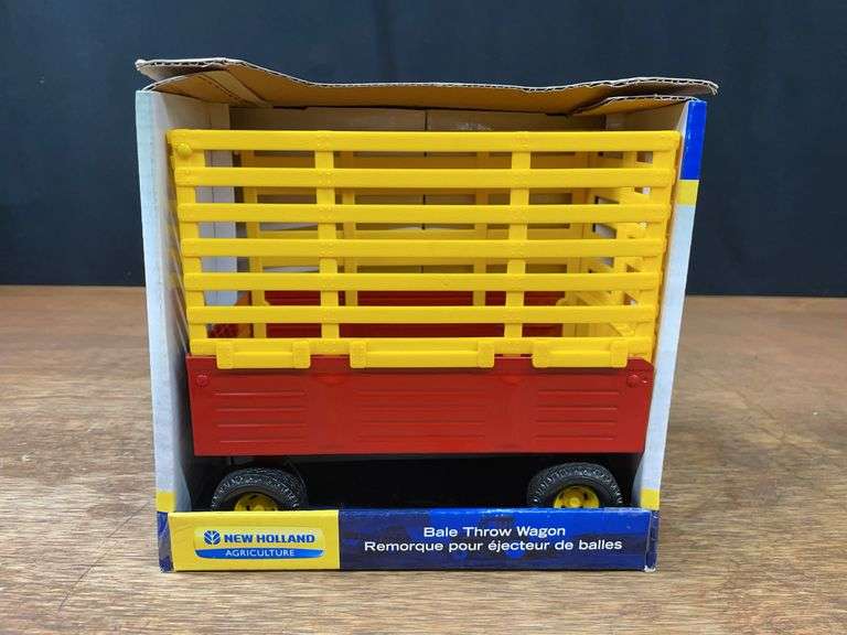 1/16 New Holland Bale Throw Wagon NIB Ertl image