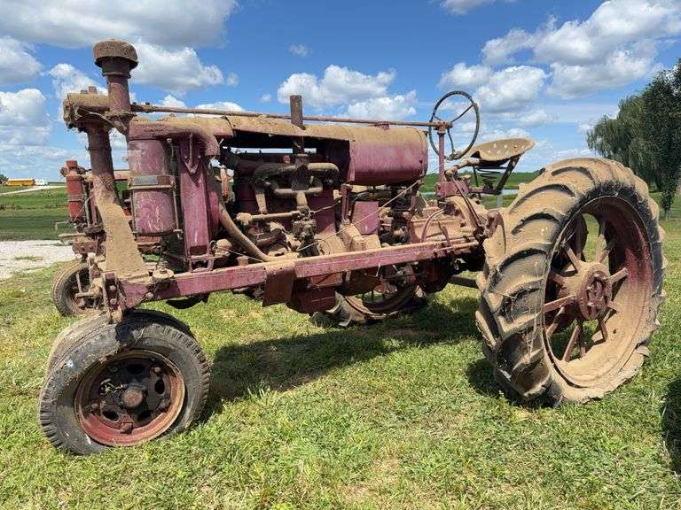 Farmall F-20 image
