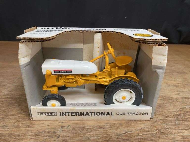 1/16 IH Cub NIB Ertl image