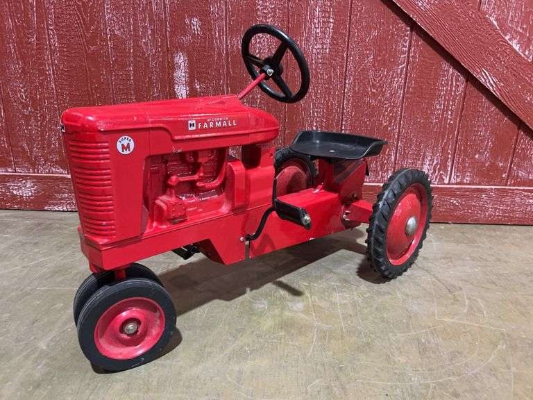 Farmall Super M Pedal Tractor SM image
