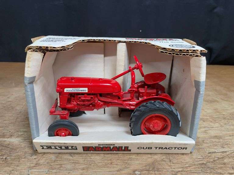 1/16 Farmall Cub NIB Ertl image