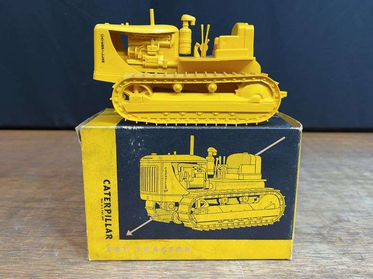 1/24 Caterpillar D7 Crawler NIB Cruver image