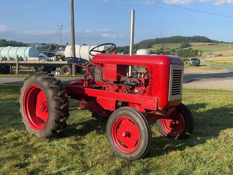 Leader Tractor image