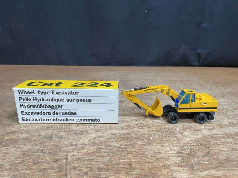 1/50 Caterpillar 224 Excavator NIB NZG image