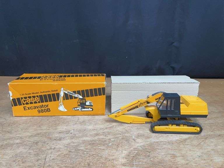 1/35 Case 980B Excavator NIB Conrad image