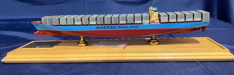 1/800th M.S. Cornelius Maersk Container Ship Model MRE Miniatures image