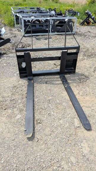 CFG Industry - Skid Steer Adjustable Pallet Fork - SAll100 image