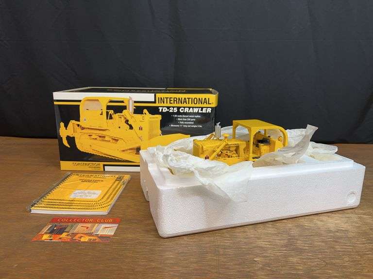 1/25 IH TD-25 Crawler NIB 1st Gear image