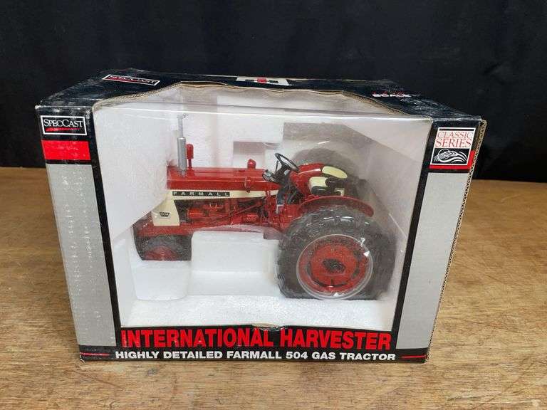 1/16 Farmall 504 NIB SC image