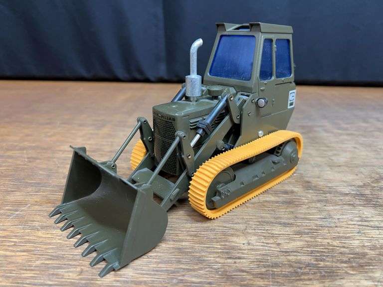 1/50 Caterpillar 941 Crawler Loader Military NZG image
