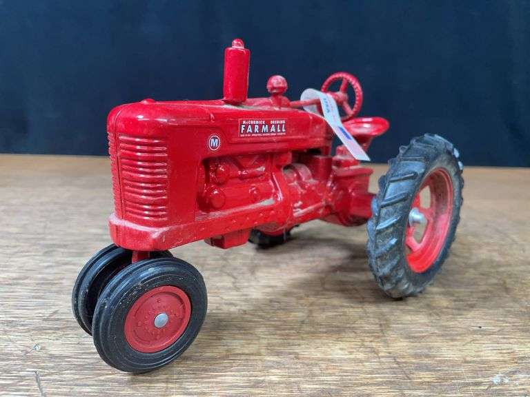 1/16 Farmall M SM image