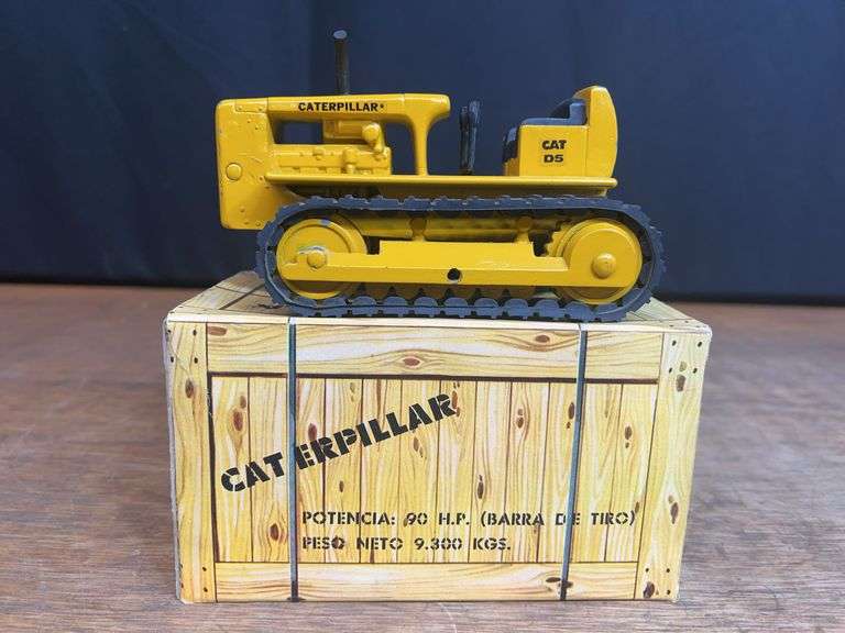 1/24 Caterpillar D5 Crawler NIB Sigomec image
