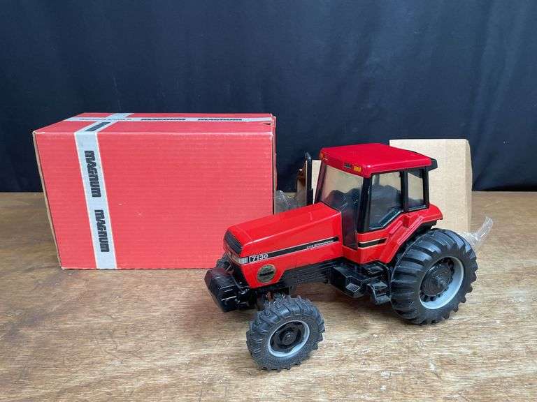 1/16 Case-IH Magnum 7130 1987 Denver NIB Ertl image