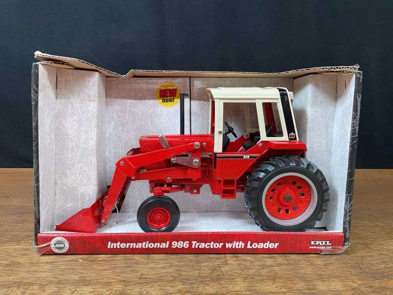 1/16 IH 986 w/Loader NIB Ertl image