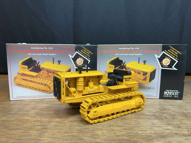 (2) 1/25 Caterpillar RD8 Crawler NIB NZG image