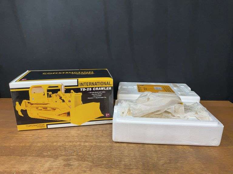 1/25 IH TD-25 Crawler NIB 1st Gear image
