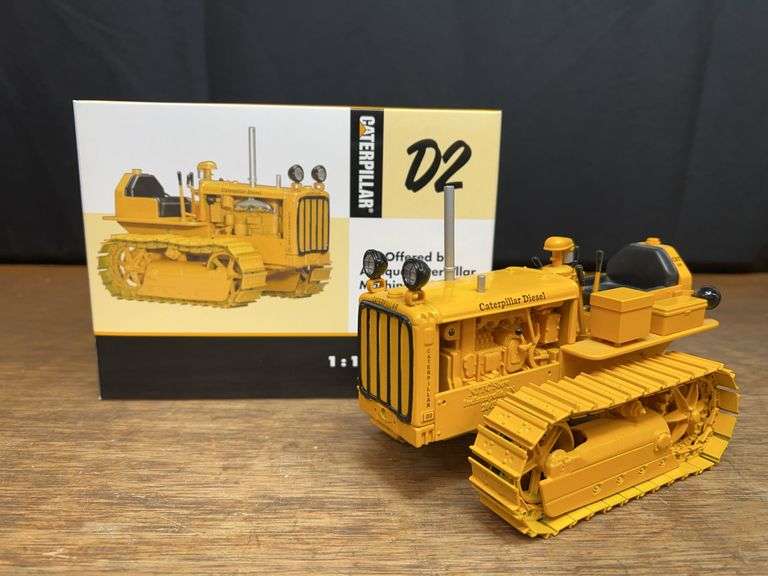 1/16 Caterpillar D2 Crawler 2003 NTTC NIB SC image
