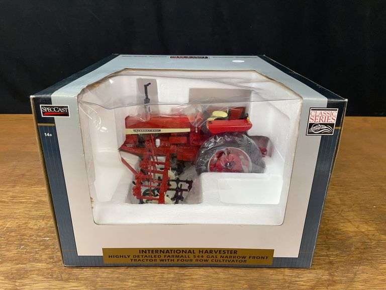 1/16 IH 544 w/Cultivator NIB SC image