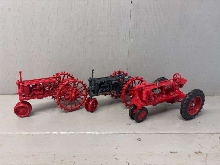 1/16 Farmall F12, F12 FFA , and F20 Ertl image