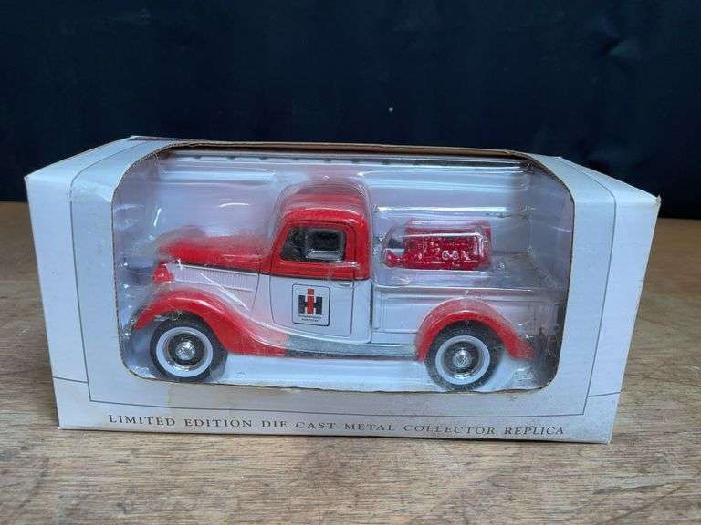 1/25 IH 1937 Ford Pickup NIB SC image