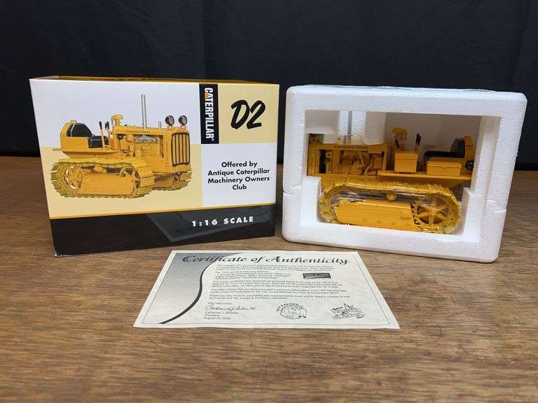 1/16 Caterpillar D2 Crawler 2003 NTTC NIB SC image