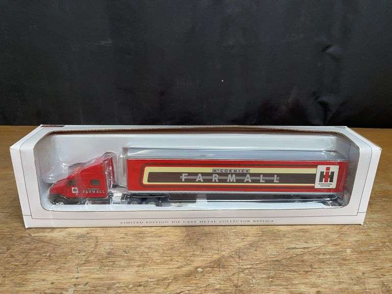 1/64 IH Farmall Semi NIB SC image