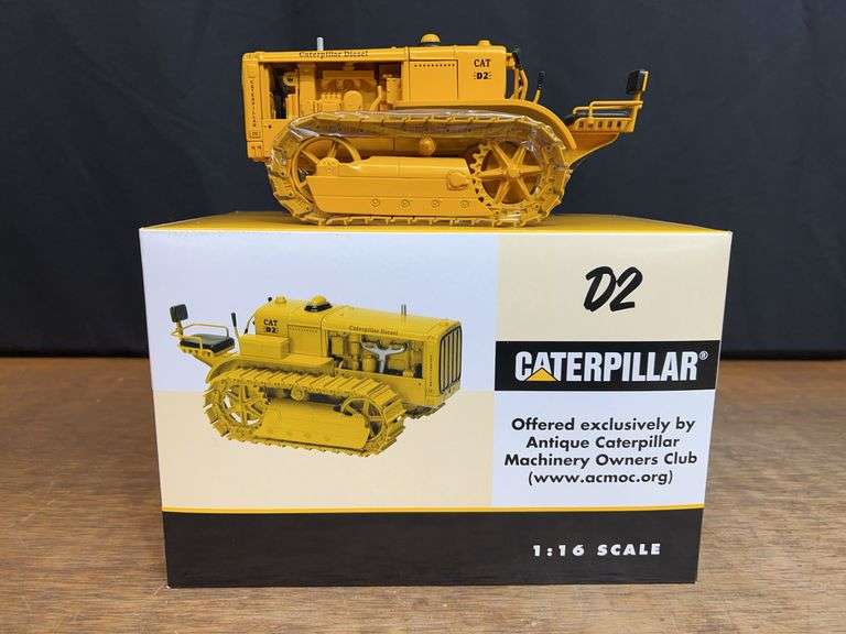 1/16 Caterpillar D2 Orchard Crawler NIB SC image