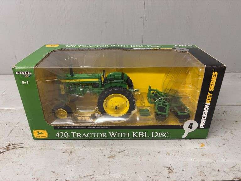 1/16 John Deere Model 420 with KBL Disk Precision Key Series #4 Ertl image