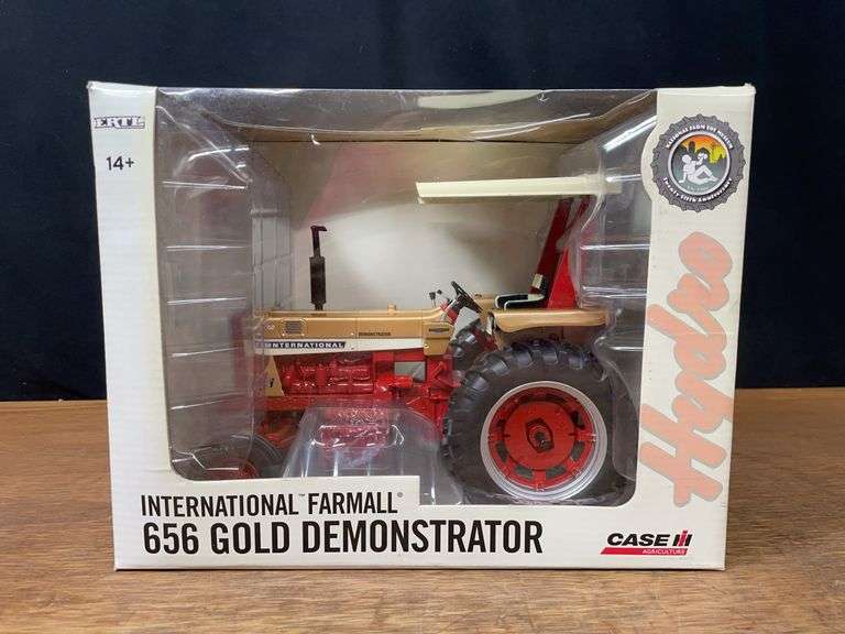 1/16 IH 656 Gold Demonstrator 2011 NFTM NIB Ertl image