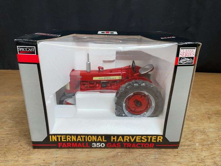 1/16 Farmall 350 NIB SC image