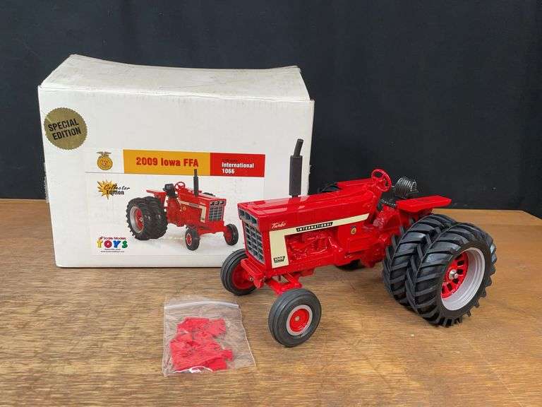 1/16 IH 1066 2009 Iowa FFA NIB SM image