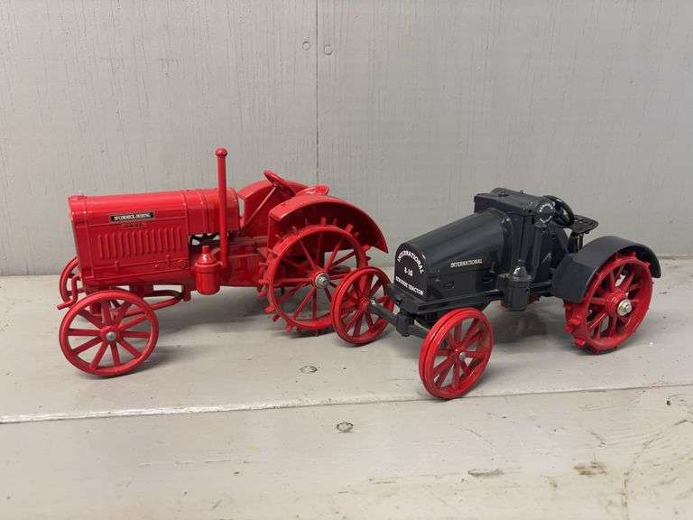 1/16 McCormick Deering 22-36 + International Harvester 8-16 Ertl image