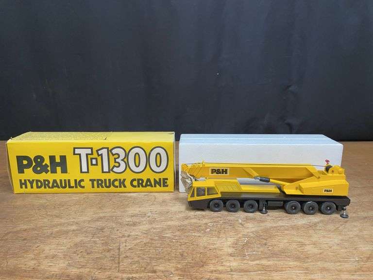 1/50 P&H T-1300 Truck Crane NIB Conrad image