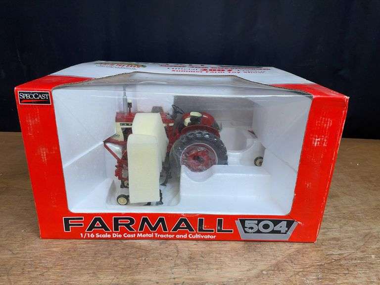 1/16 Farmall 504 w/Cultivator 2007 SFTS NIB SC image