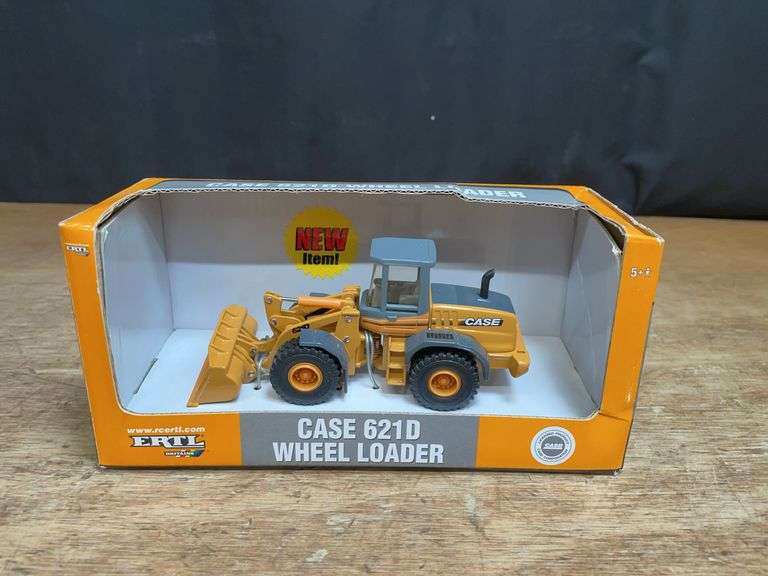 1/50 Case 621D Wheel Loader NIB Ertl image
