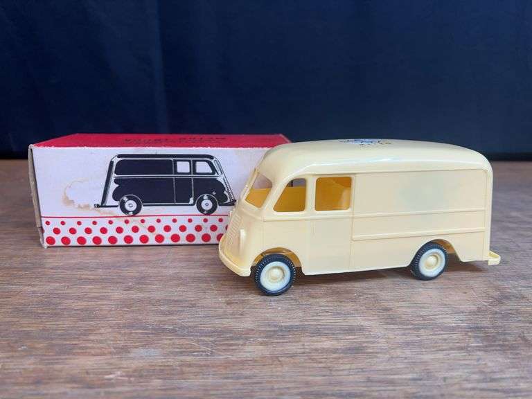 IH Metro Van NIB made by Product Miniature image